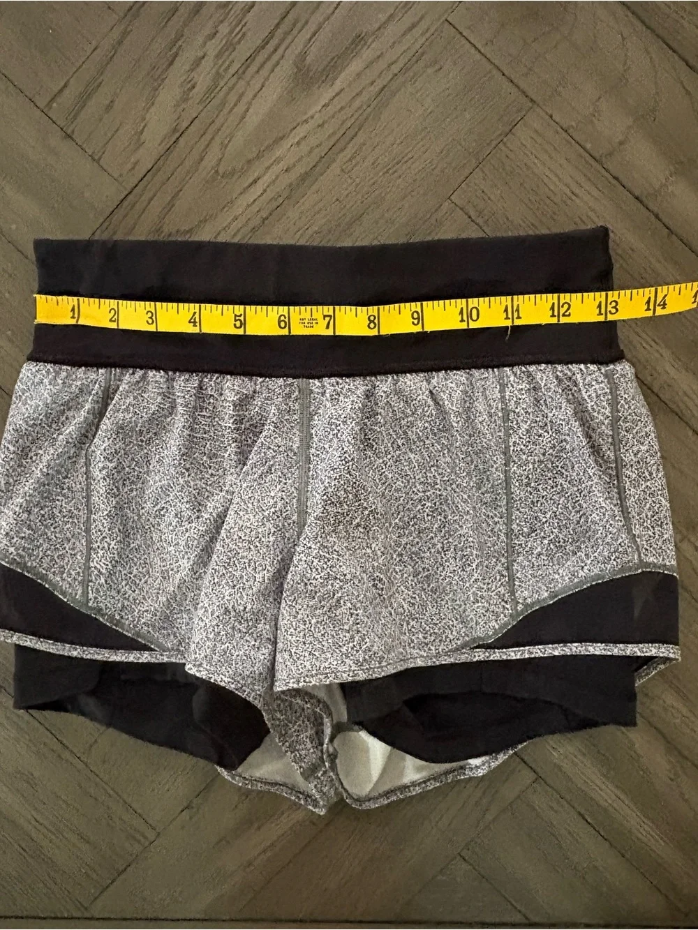 Lululemon Hotty Hot Size 6 Shorts 2.5